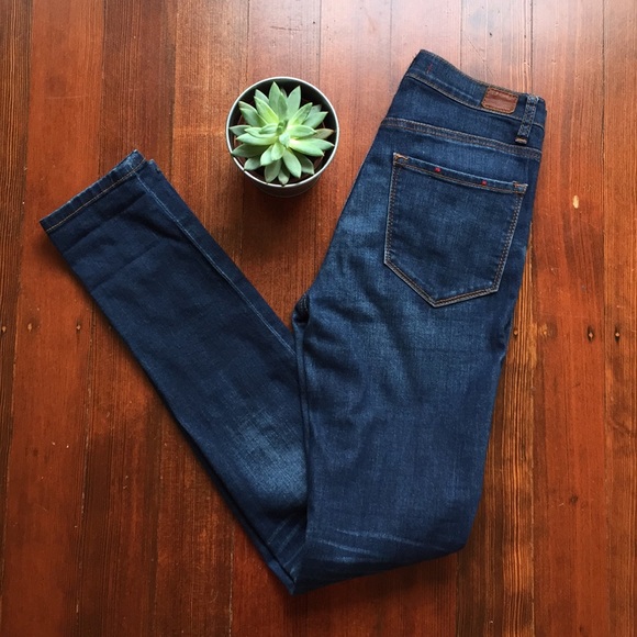 Urban Outfitters Denim - SALE🎉 UO BDG High Rise Cigarette Jeans 27